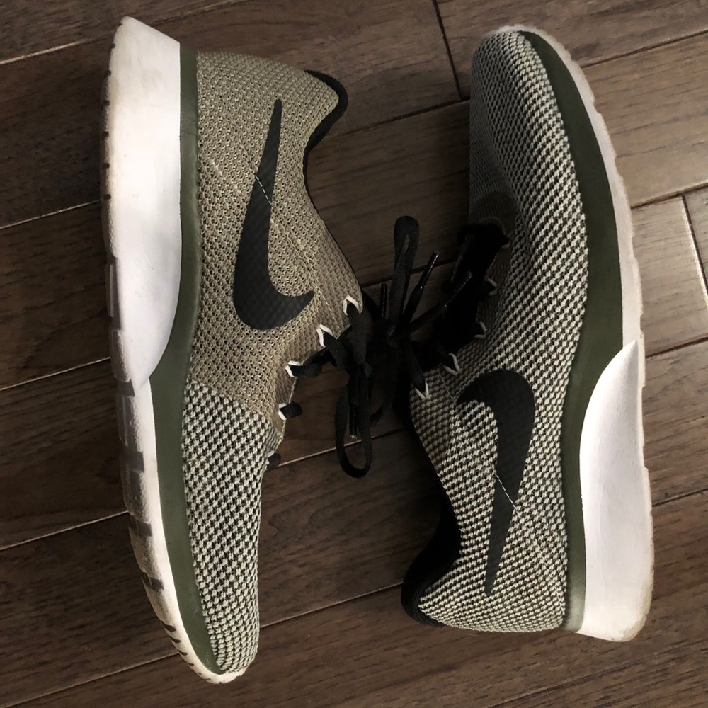Nikes size 9